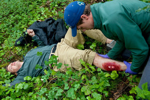 Learn how to improvise splints and manage orthopedic emergencies in a Wilderness First Responder (WFR) course.